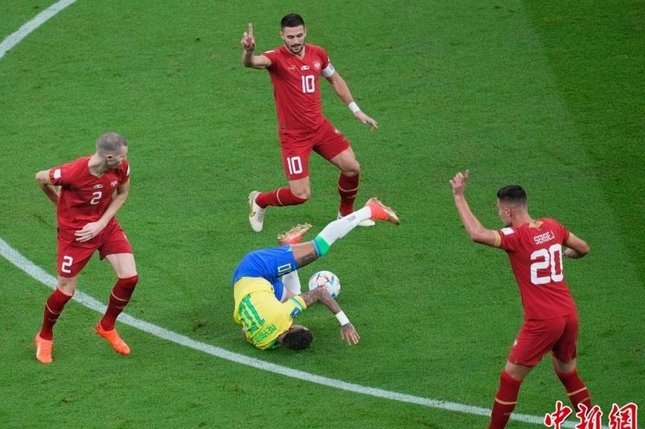 世界杯20大疯狂瞬间回顾：从齐达内到耻辱夜的足球记忆图谱