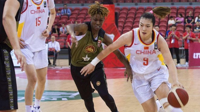 为韩国队助威！LISA身穿李刚仁19号球衣晒照