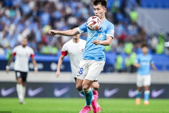 中超-杨明洋破僵局杨聪85分钟补射救主 海牛主场1-1蓉城