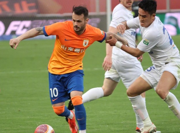 卡扎伊什维利一击制胜 英博2-1逆转泰山