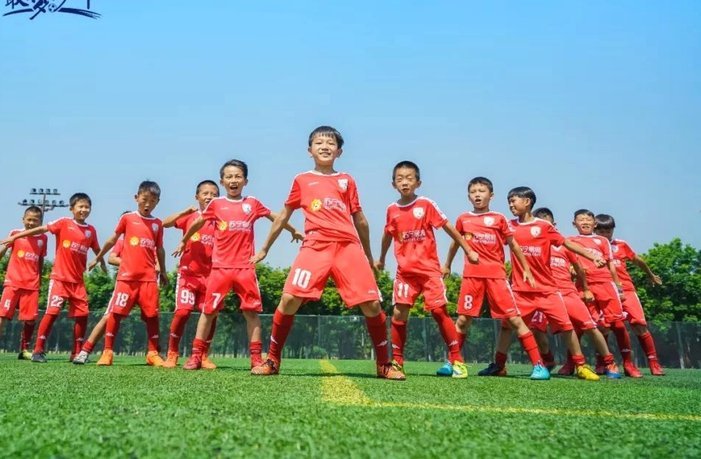 虽败犹荣！中国足球小将0-1憾负9人皇马