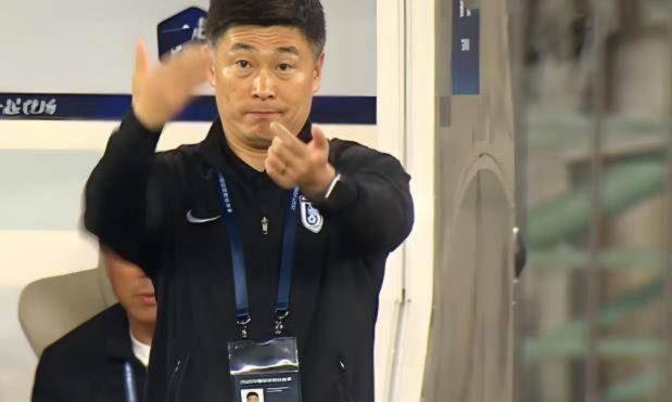 杨林正式接棒大连鲲城一线队主教练