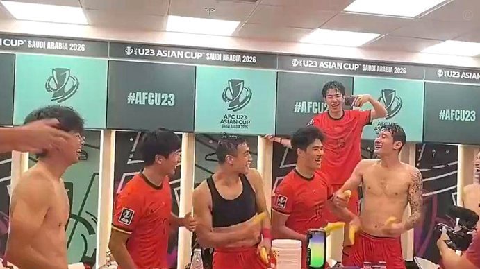U23国足亚运季军战后疯狂跳舞庆祝